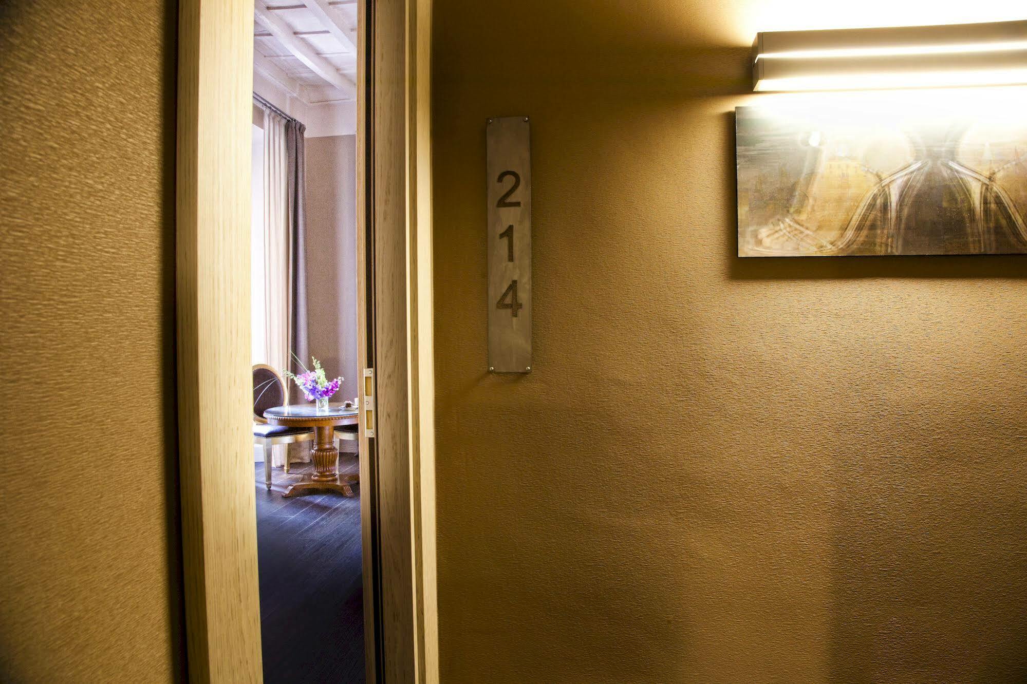 กอร์โซ 12 - โรมา Bed & Breakfast ภายนอก รูปภาพ