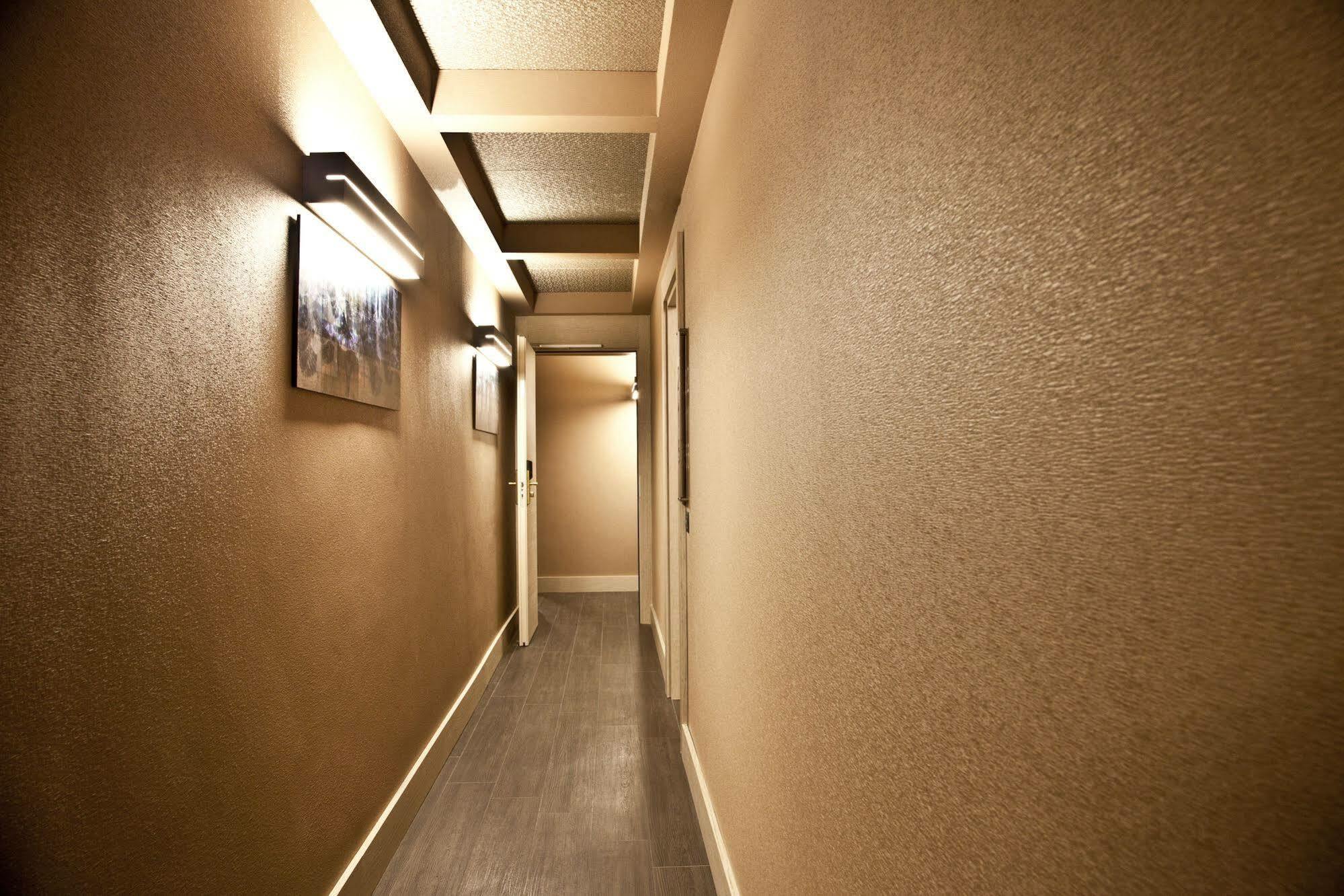 กอร์โซ 12 - โรมา Bed & Breakfast ภายนอก รูปภาพ